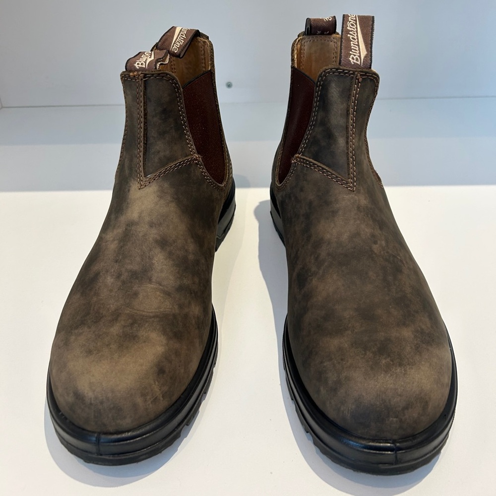 New never worn Blundstone Boots